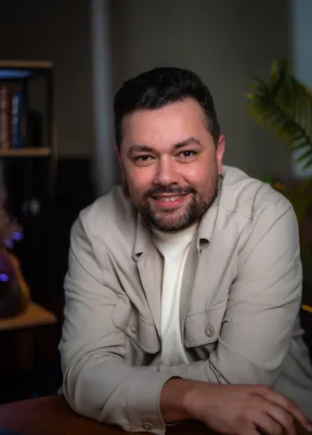 Juvenal Valentim sorrindo